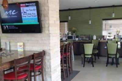 фото отеля Days Inn & Suites Gonzales