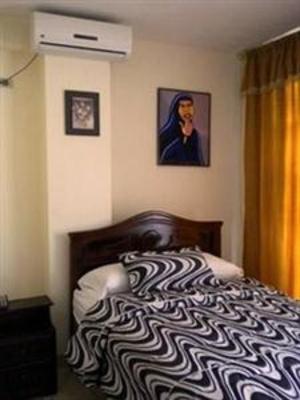 фото отеля Hostal Perla Real Inn