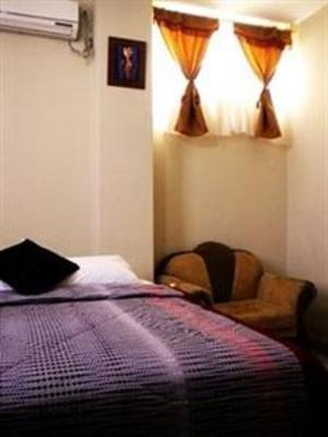 фото отеля Hostal Perla Real Inn