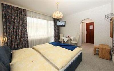 фото отеля Green Isle Hotel