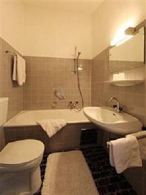 фото отеля Green Isle Hotel