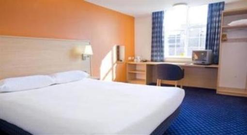 фото отеля Travelodge Leatherhead