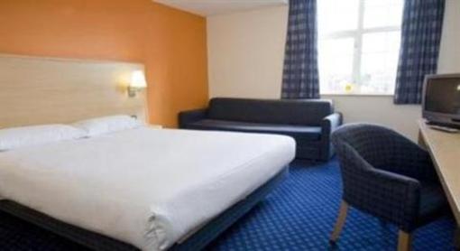 фото отеля Travelodge Leatherhead