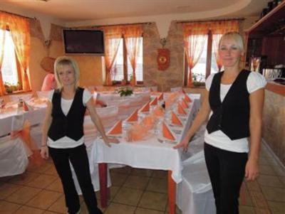 фото отеля Restaurace a penzion Kamenec