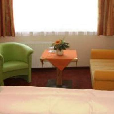фото отеля Tannenhof Pension Langenfeld