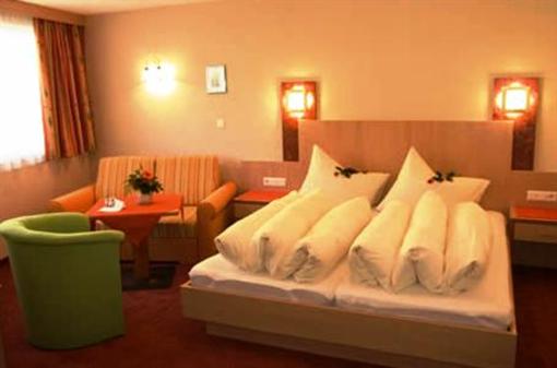 фото отеля Tannenhof Pension Langenfeld