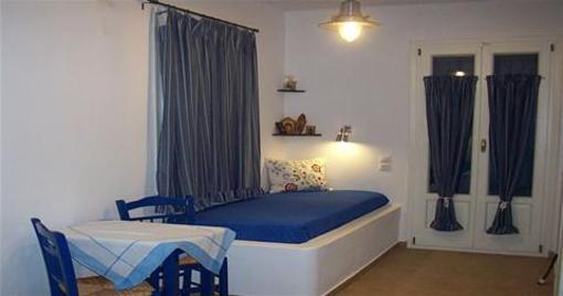 фото отеля Syros Apartments Kini