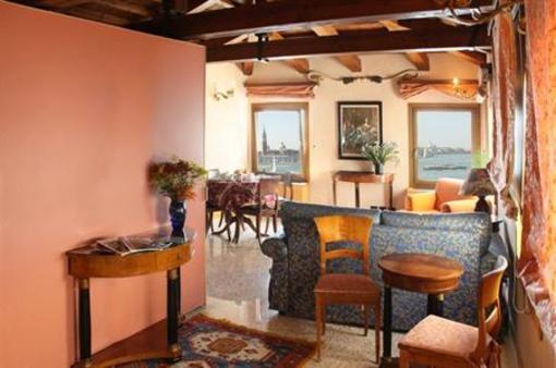 фото отеля San Simeon Apartments