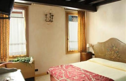 фото отеля San Simeon Apartments