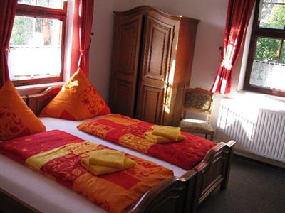 фото отеля Waldhotel Zu den drei grauen Ziegenböcken Serba