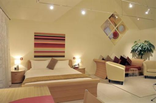 фото отеля South Lodge Bed & Breakfast Wavendon
