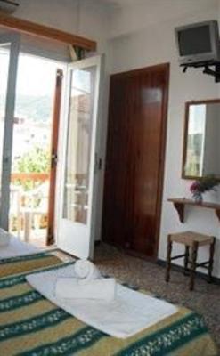 фото отеля Central Guest House Skiathos