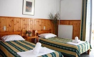 фото отеля Central Guest House Skiathos