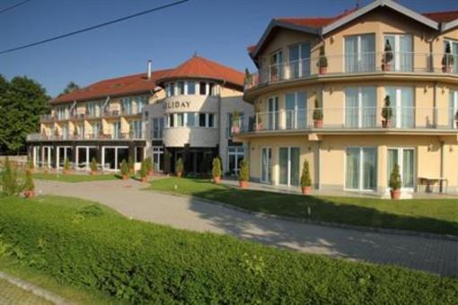 фото отеля Holiday Hotel Balatonszarszo