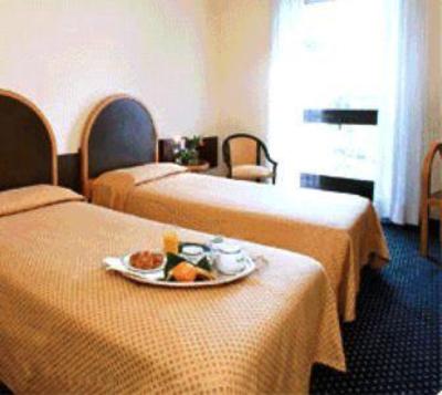 фото отеля Su Pallosu Hotel Oristano