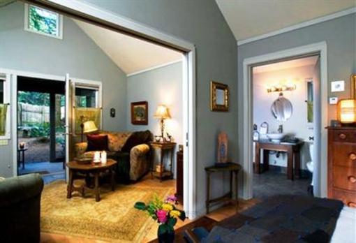 фото отеля WildSpring Guest Habitat
