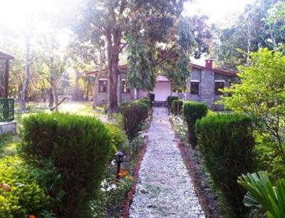 фото отеля Corbett Roop Resort