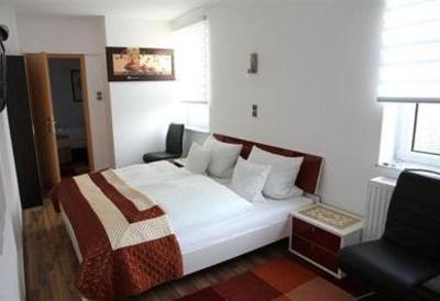 фото отеля Hotel Happy Bad Bramstedt