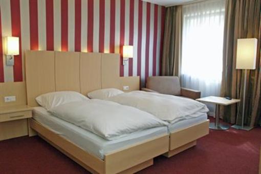 фото отеля Hotel Deutsches Haus Bonn