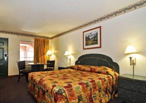 фото отеля Econo Lodge Inn& Suites Albany