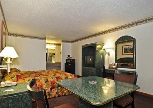 фото отеля Econo Lodge Inn& Suites Albany