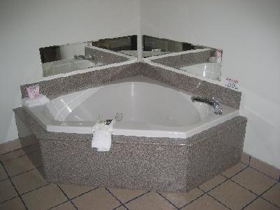 фото отеля Bay Inn & Suites Foley