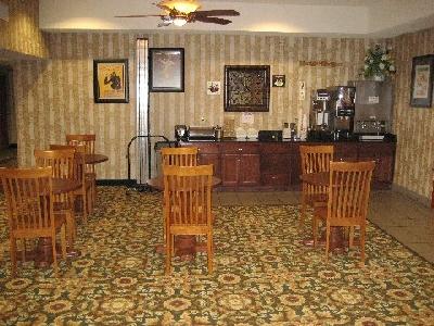 фото отеля Bay Inn & Suites Foley