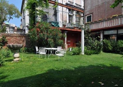 фото отеля Appartamenti Ca' Rezzonico