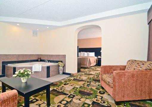 фото отеля Quality Inn & Suites Coliseum