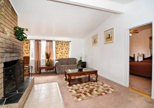фото отеля Rodeway Inn & Suites Bend