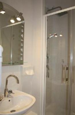 фото отеля Hotel Le Grillon