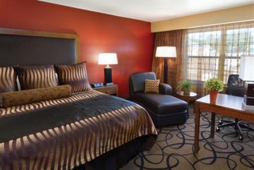 фото отеля Clubhouse Hotel Suites Pierre