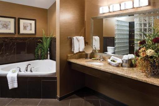 фото отеля Clubhouse Hotel Suites Pierre