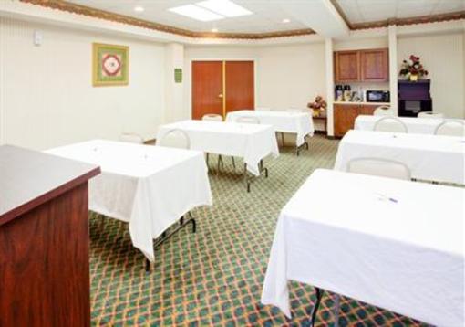 фото отеля Holiday Inn Express Hillsville