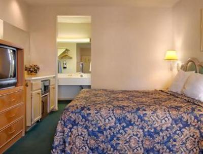 фото отеля Ramada Limited Discovery Park