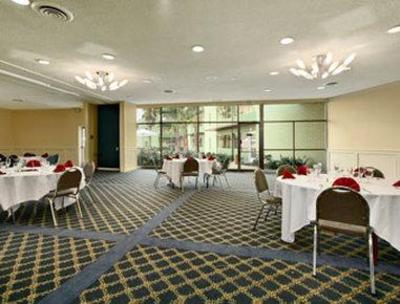 фото отеля Ramada Limited Discovery Park