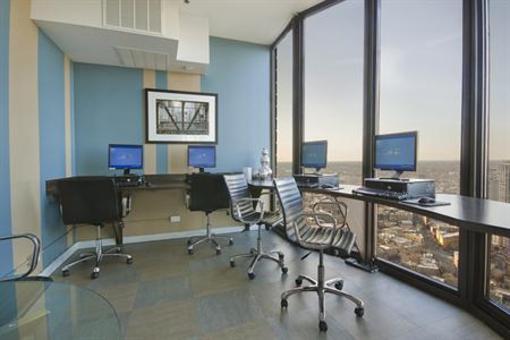 фото отеля Eugenie Terrace Apartment Chicago
