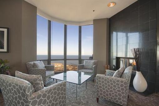 фото отеля Eugenie Terrace Apartment Chicago