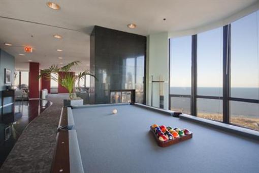 фото отеля Eugenie Terrace Apartment Chicago