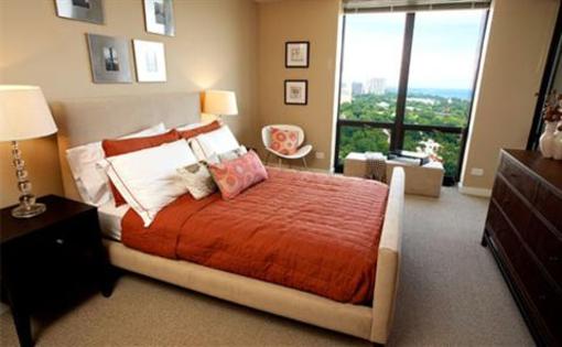 фото отеля Eugenie Terrace Apartment Chicago