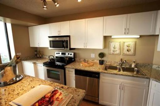 фото отеля Eugenie Terrace Apartment Chicago