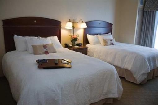 фото отеля Hampton Inn Watertown