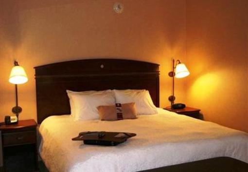 фото отеля Hampton Inn Watertown