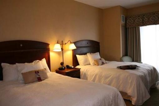 фото отеля Hampton Inn Watertown