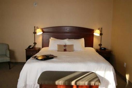 фото отеля Hampton Inn Watertown