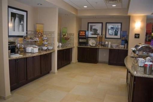 фото отеля Hampton Inn Watertown