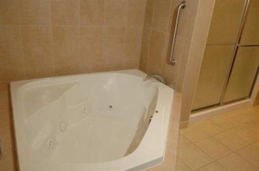 фото отеля Hampton Inn Watertown