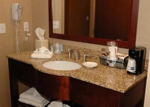фото отеля Hampton Inn Watertown