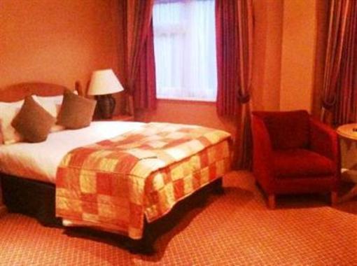фото отеля The Bull Hotel Gerrards Cross