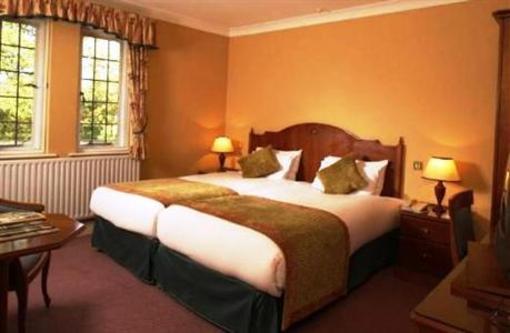 фото отеля The Bull Hotel Gerrards Cross
